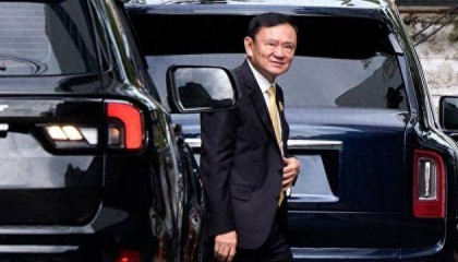 庭审将至,他信一家五口离开泰国,原计划去新加坡后落地迪拜