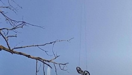 乌军称救出一名被困俄军后方的士兵:用无人机空投电动自行车