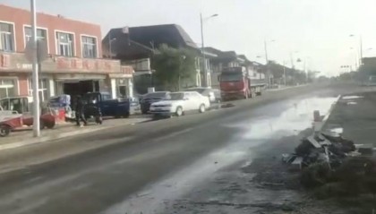 辽宁盘锦海水倒灌10天后：有居民称炕进了水，只能睡桌子上