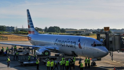 突发！又一架美客机遭枪击，机身被子弹穿透！美国联邦航空管理局出手