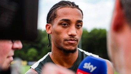 切尔西新星埃斯特万迎来热烈欢迎,若昂·佩德罗发声助阵!