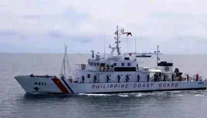 菲律宾大船高速冲撞中国海警艇？中方公布视频，才知菲方闯了多大祸