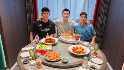 杨鸣请辽篮禁赛队员吃饭:犯错就要承担后果并积极面对