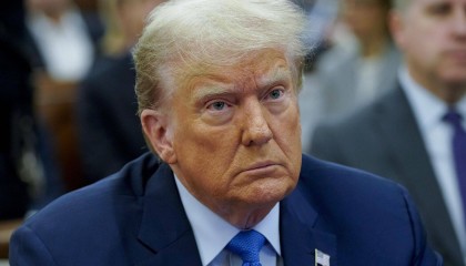 谈判已经结束,中美没有签字,美财长空手回国,转身请特朗普出山