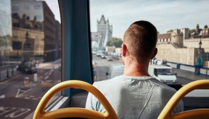 近四成英国年轻人考虑躺平，福利国家未来何在