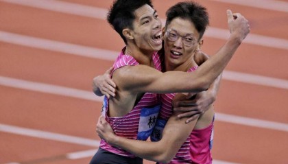 施君豪勇夺男子200米冠军：想为梁小静老师争口气