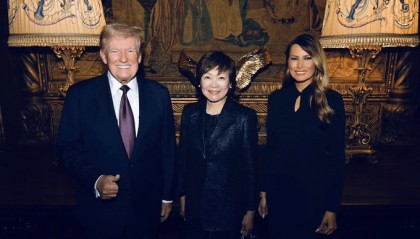 外媒:梅拉尼娅发合影证实安倍晋三遗孀安倍昭惠在海湖庄园会见特朗普夫妇