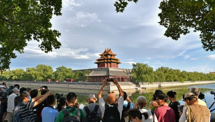 2024年北京常住人口2183.2万人，同比减少2.6万人