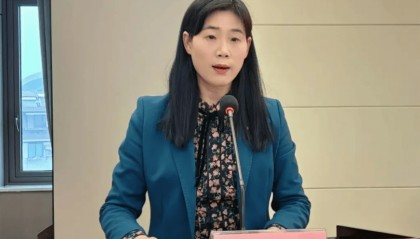 许文珍，破坏医疗公平秩序，非法收受巨额财物