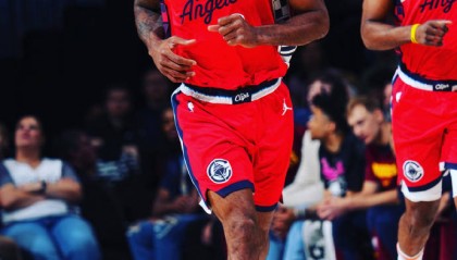 战神卡！伦纳德三分线内12中11 关键一攻一防杀死比赛