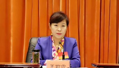 “换装主席”王莉霞的堕落：从光鲜人设到腐败深渊