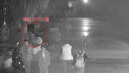 帅惨咯！贵州一辅警饭后散步，顺路抓了2个嫌疑人