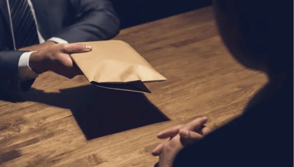 药代向30余名医生现金行贿192万,换来百神颗粒超千万销售额