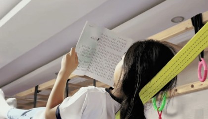 山东9岁“小龙女”练就睡绳功夫,妈妈:女儿习武近3年,最长的一次能躺个十几分钟