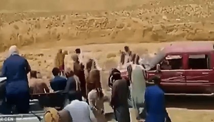 巴基斯坦年轻女子未经家人同意结婚,与新郎双双遭家族当众枪杀