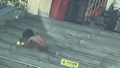 四川一高速服务区现“野人小孩”，吃饭、爬行、跑步都像狗？当地回应