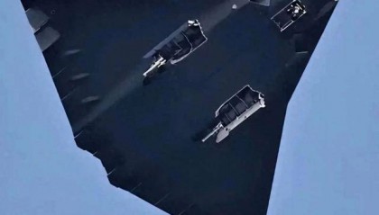 歼-36首飞，美面临911以来最紧张时刻，五角大楼：无意搞军备竞赛