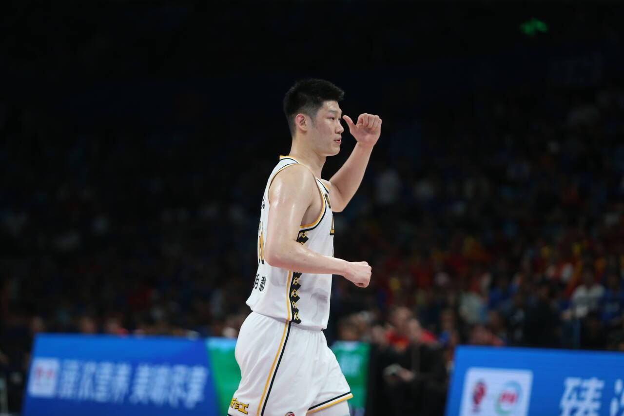 太稳！胡金秋15分高效发挥 屡次挑战周琦尽显实力