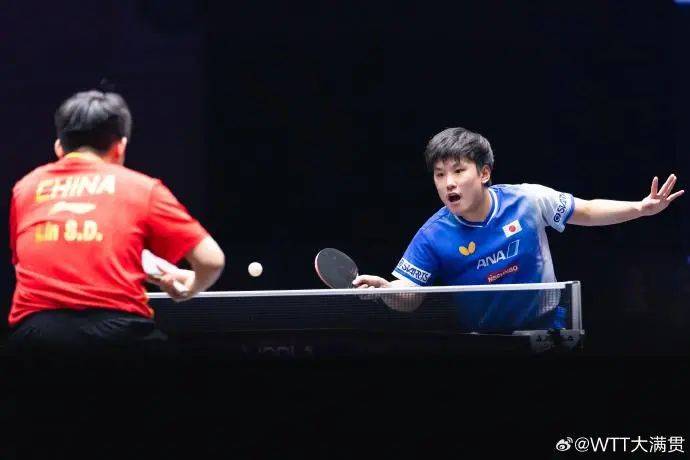 王楚钦4-0横扫张本智和！第三次夺得WTT大满贯男单冠军