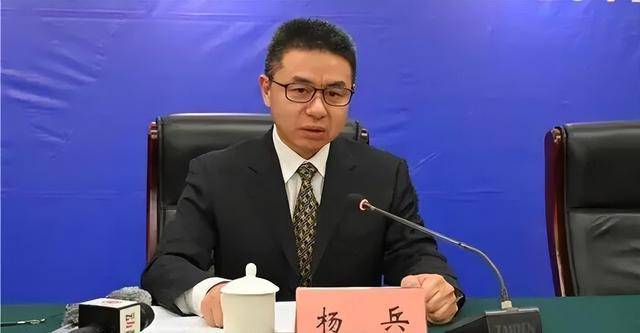 2个月内，同一个班子3人相继落马！他在试用期被查