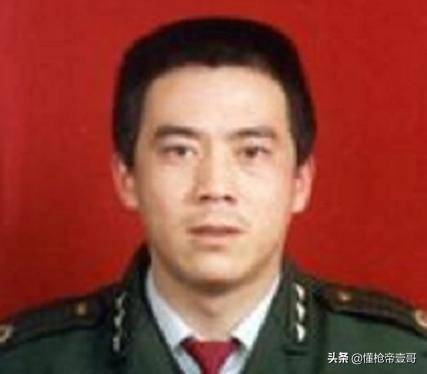 无间道？山西警察中队长抢运钞车，被同事百发子弹乱枪击毙
