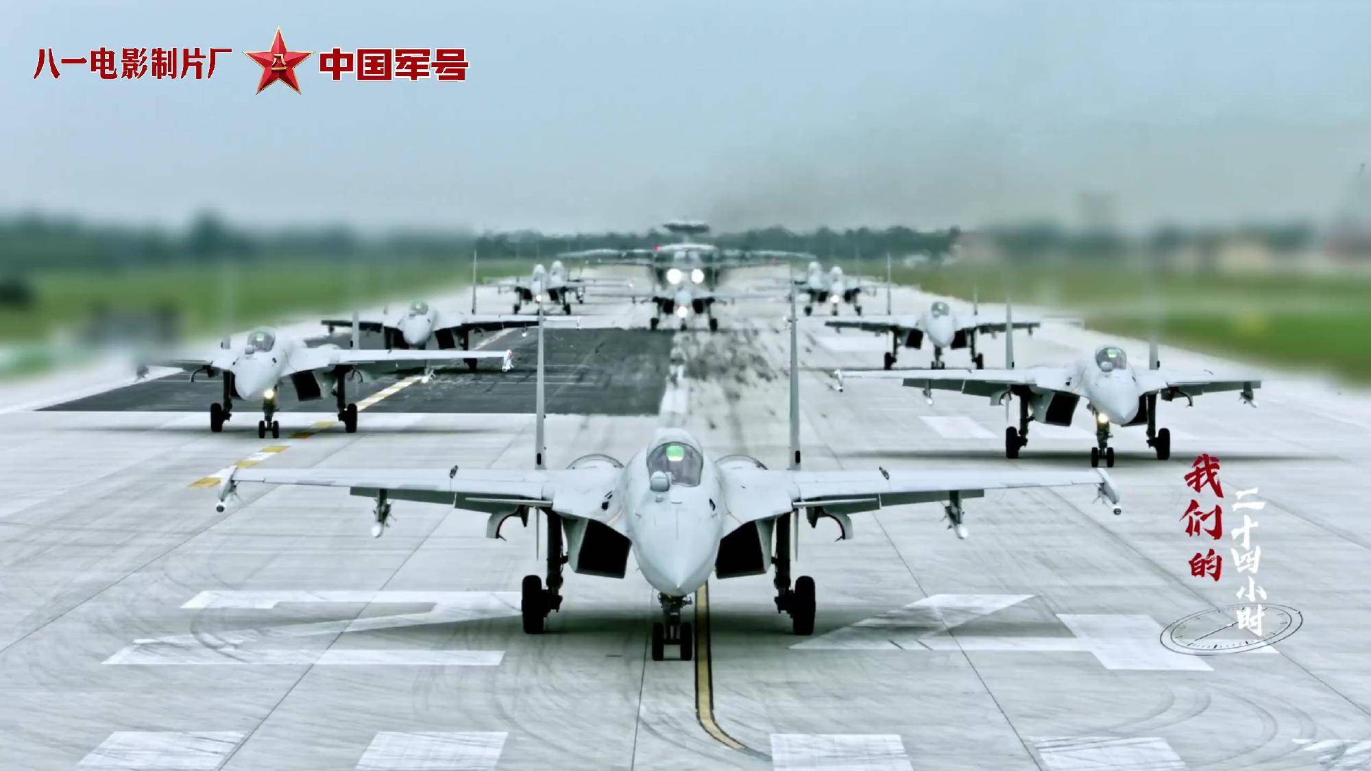 突发！2架日本F-15J逼近辽宁舰，歼-15T起飞拦截，硬碰硬分出胜负