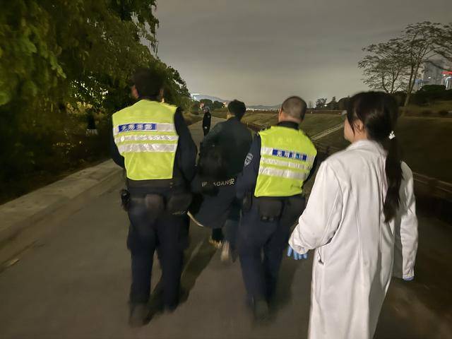 深圳一女子外出求职失联丈夫心急如焚，警方搜寻6小时在一石洞找到