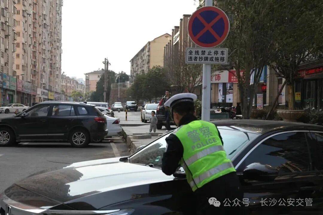 “我就停几分钟”也不行！交警提醒：这9种“随手停”通通算违停