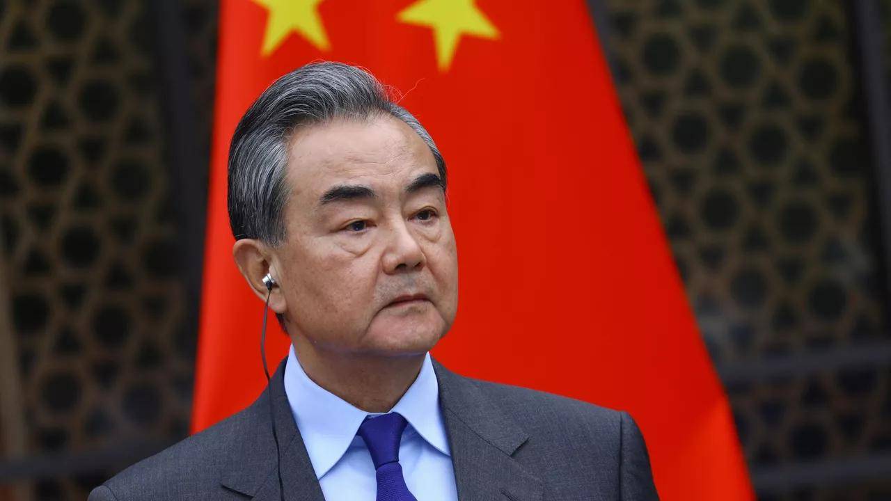 晚饭都不吃，中方不见日本外相，菲律宾写好剧本，开始扮演受害国