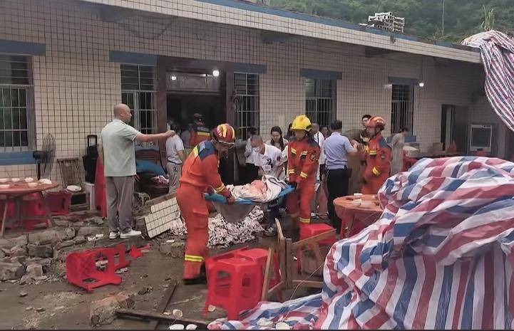 连线墙体倒塌的长宁升学宴主办方家属:当时宾客落座还没上菜